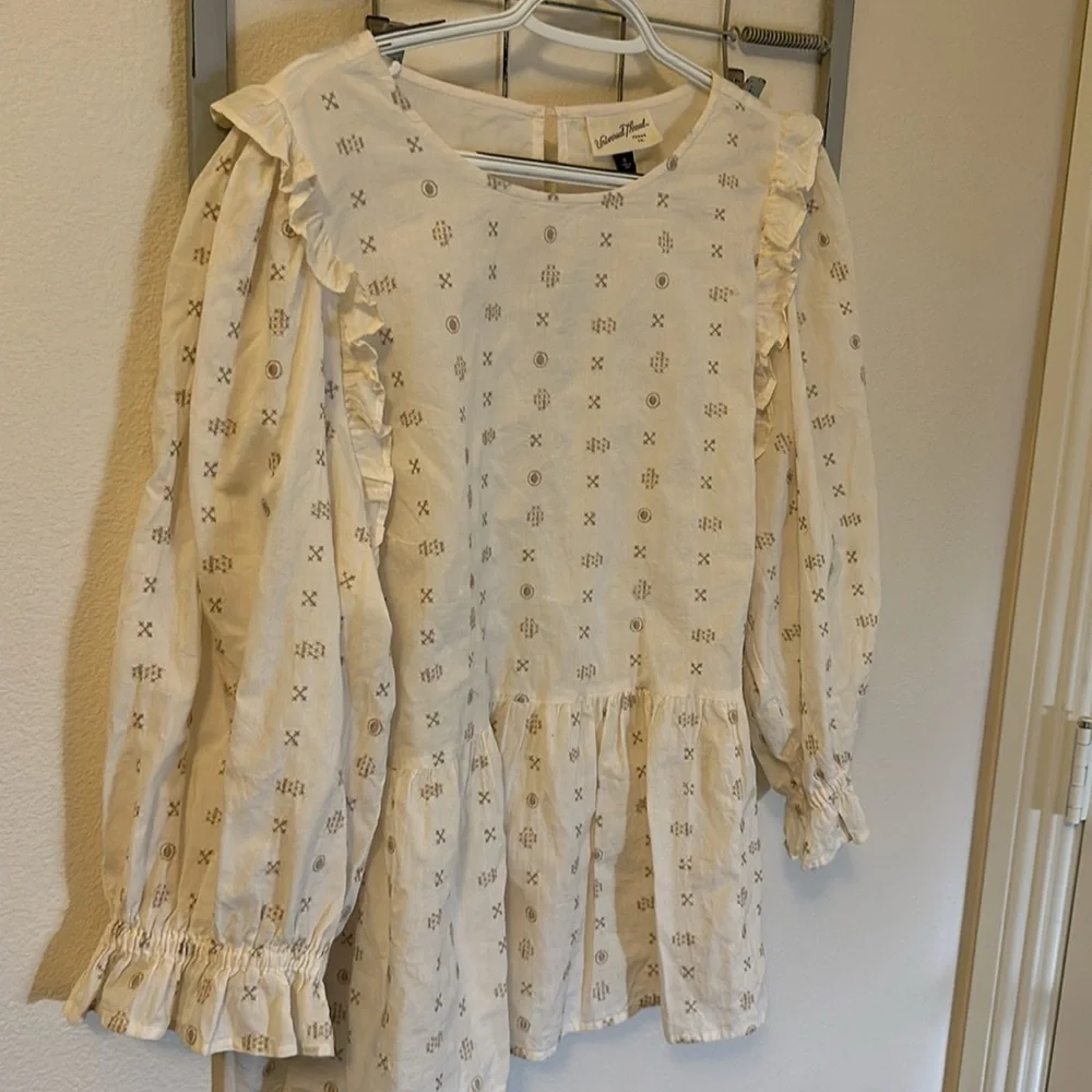 Universal Threads - Picture 2 of 6